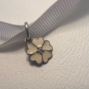 PANDORA White Primrose Pendant